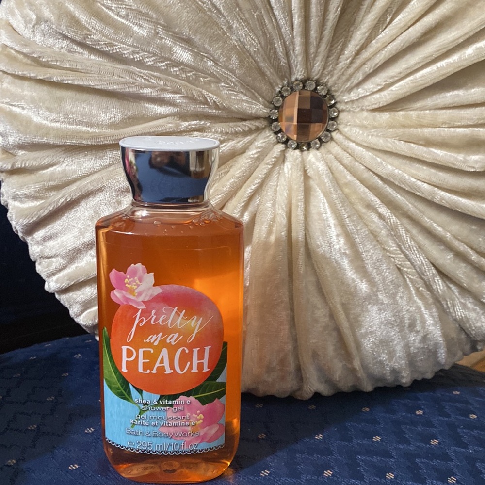 BATH & BODY WORKS SET. . . PRETTY AS A PEACH SCENT - Picture 5 of 6